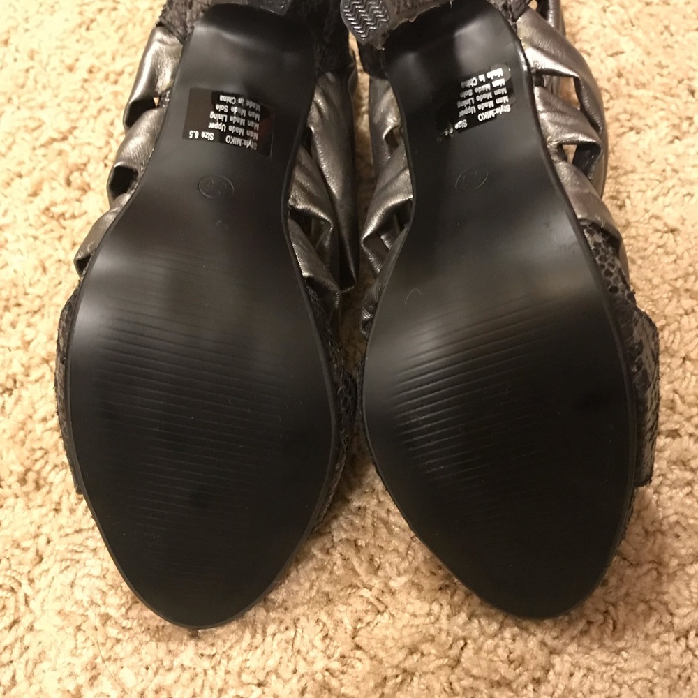Shoes - Picture 4 of 8